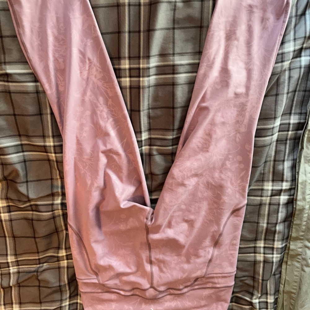 Zyia leggings in soft pink color - Picture 3 of 3